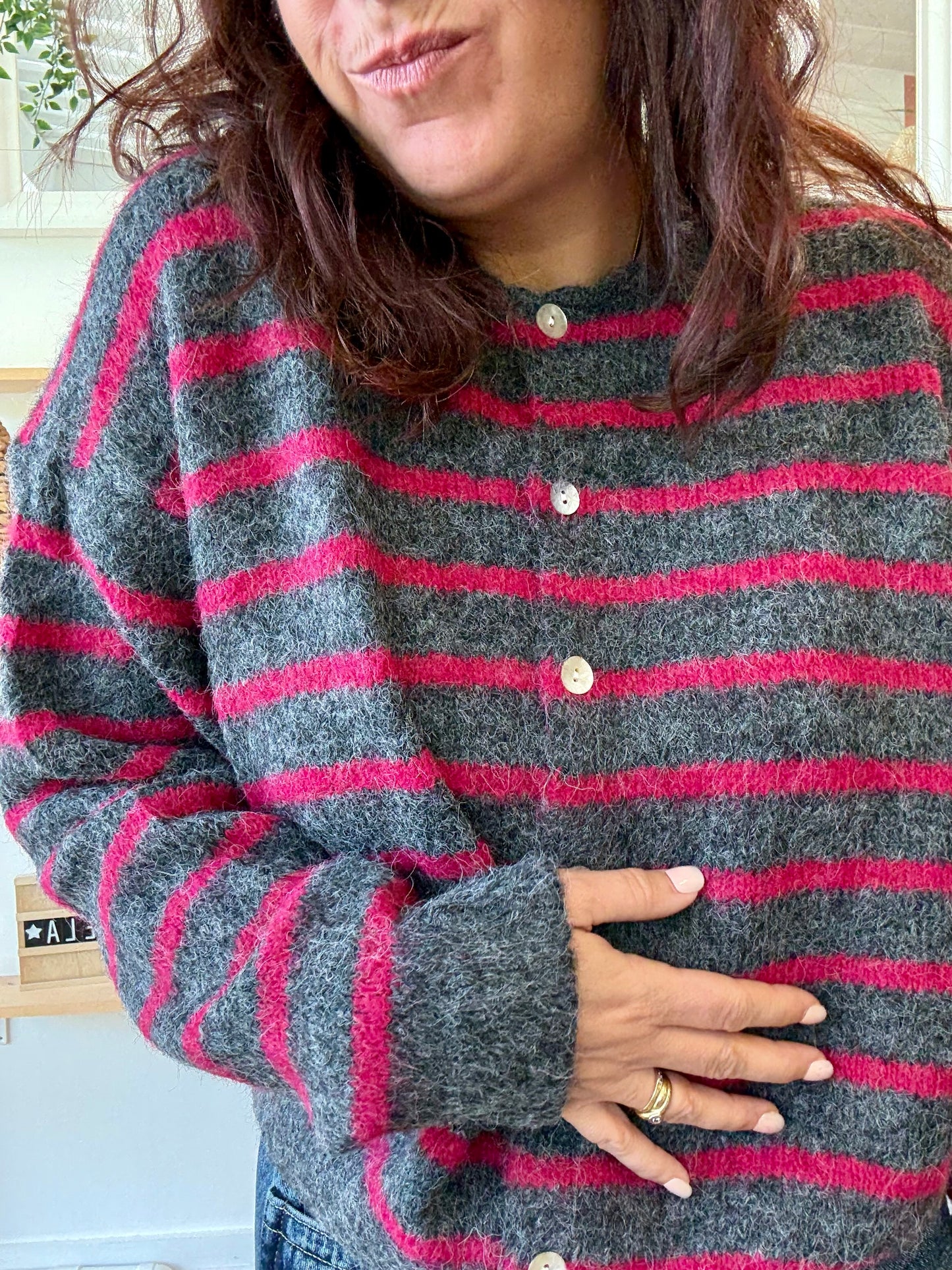 Gilet raye gris framboise