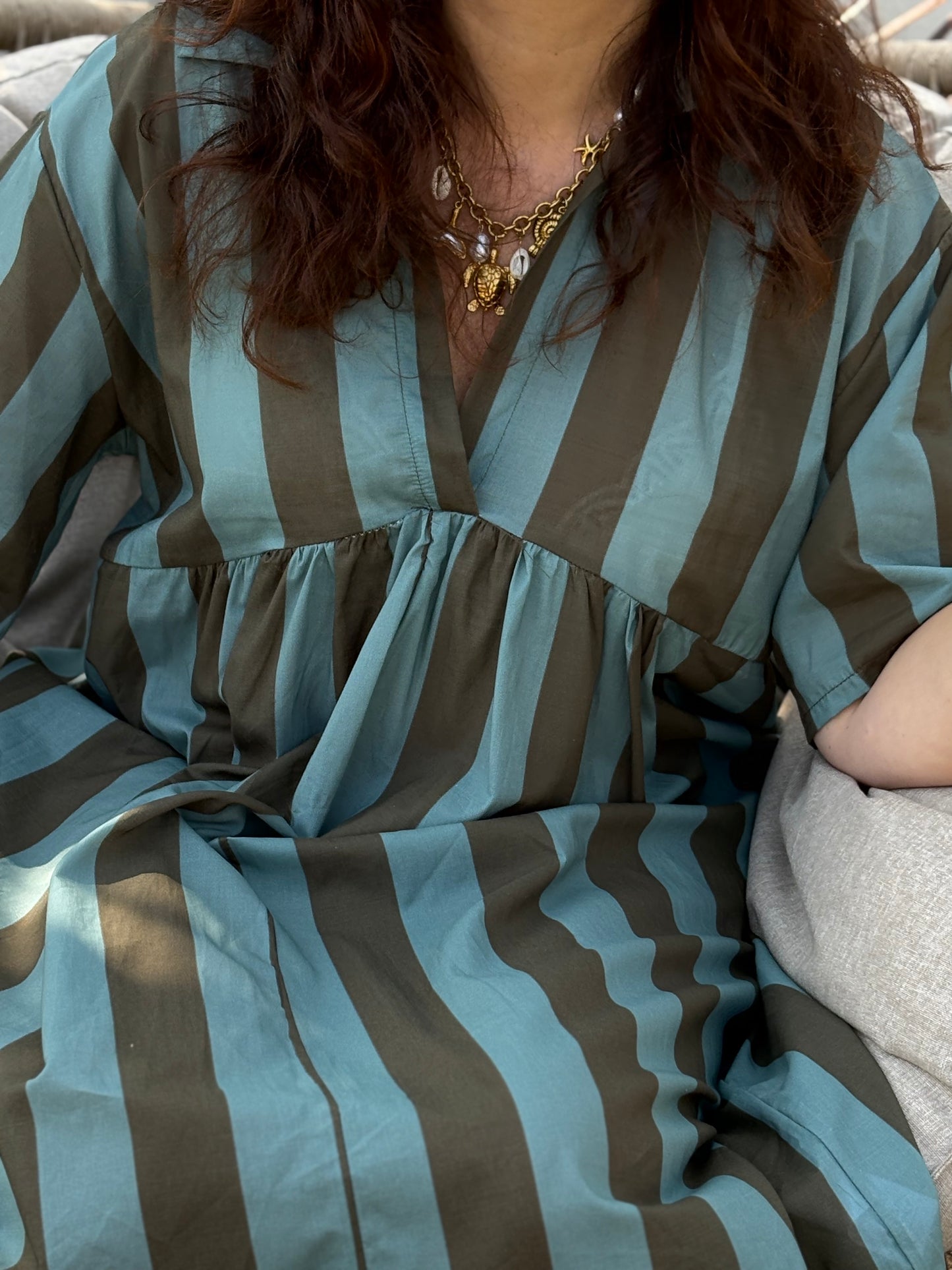 Robe midi kaki et bleu rayées
