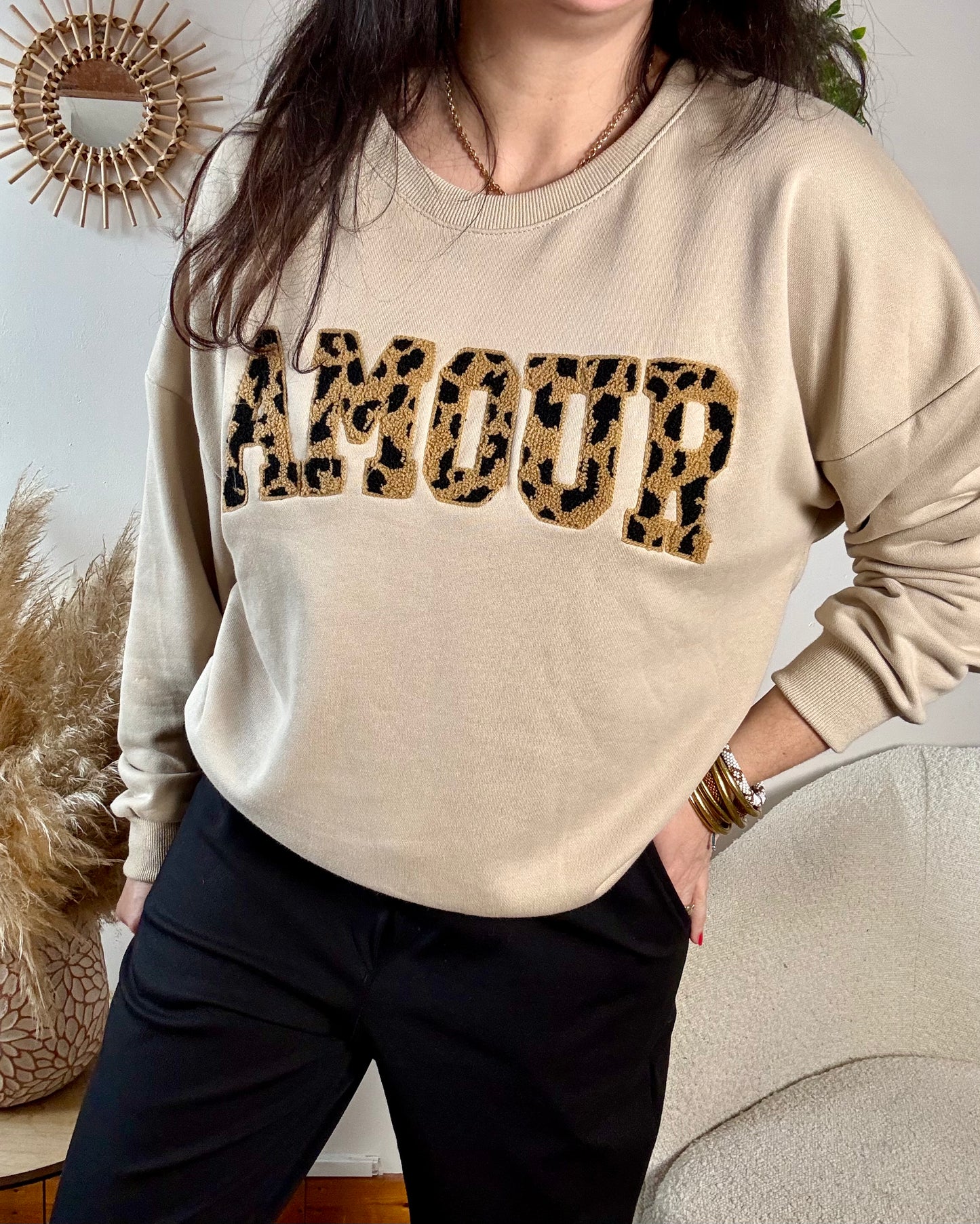 Sweat Beige AMOUR broderie bouclette leopard