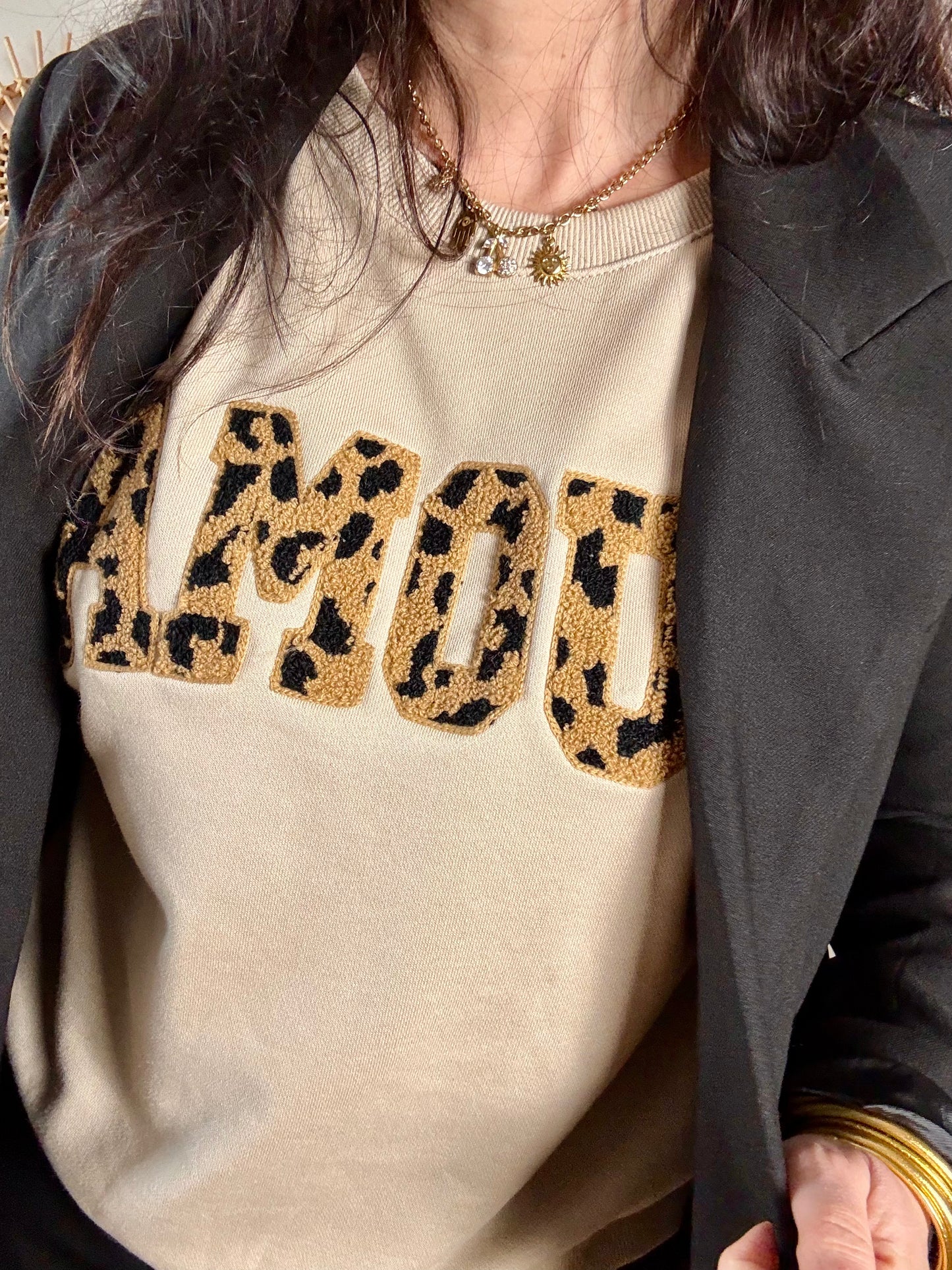 Sweat Beige AMOUR broderie bouclette leopard
