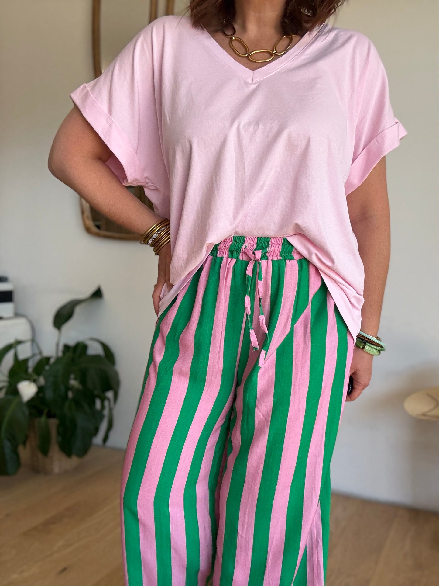 Pantalon rayé rose et vert