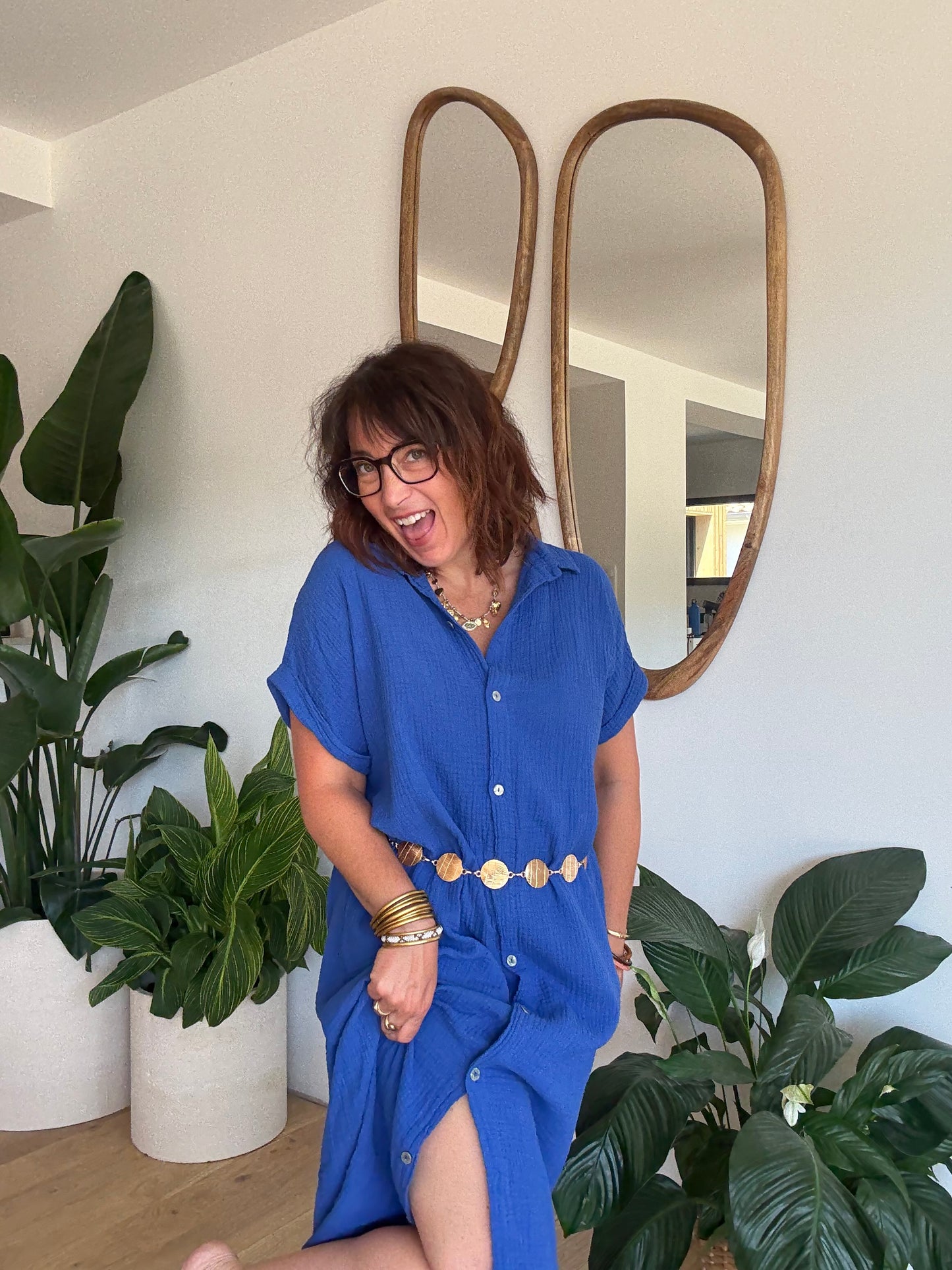 Robe chemise en gaze de coton bleu roi