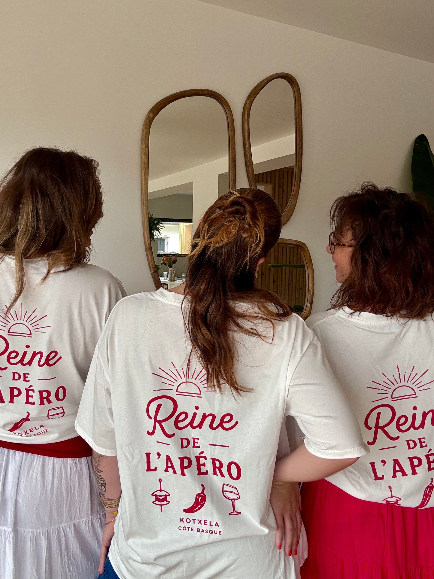 Tee shirt REINE DE L’APÉRO 🥂🤍❤️exclusivement chez Kotxela