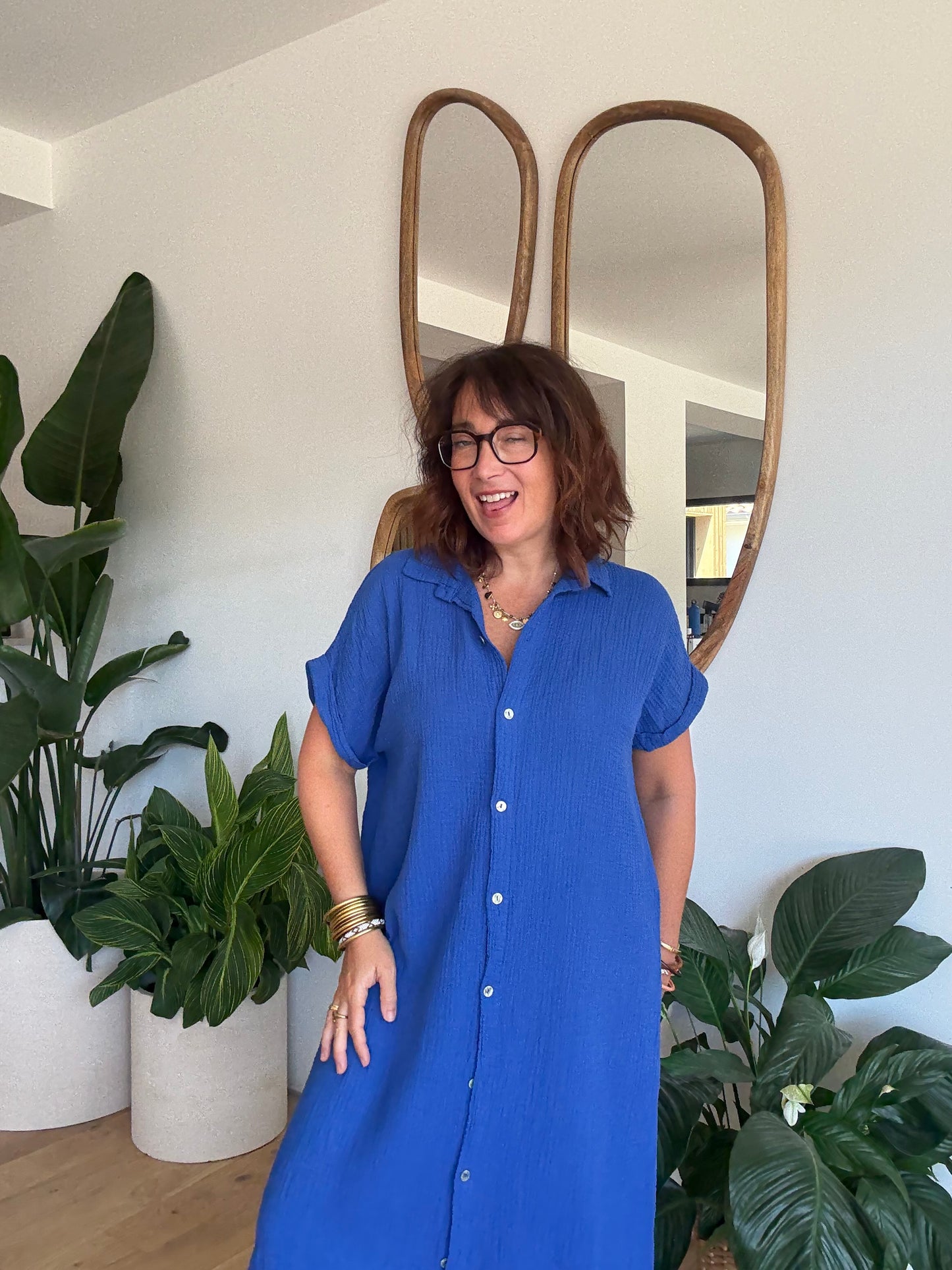 Robe chemise en gaze de coton bleu roi