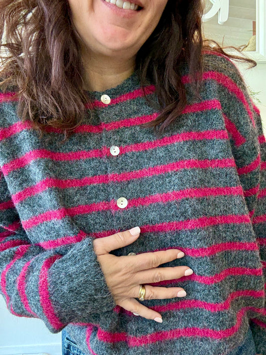 Gilet raye gris framboise