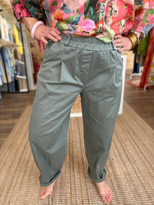 Pantalon kaki en coton – confort & style