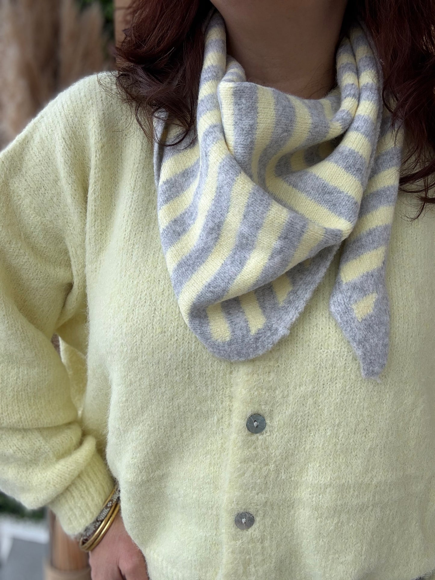 Foulard echarpe triangle Bonny gris jaune