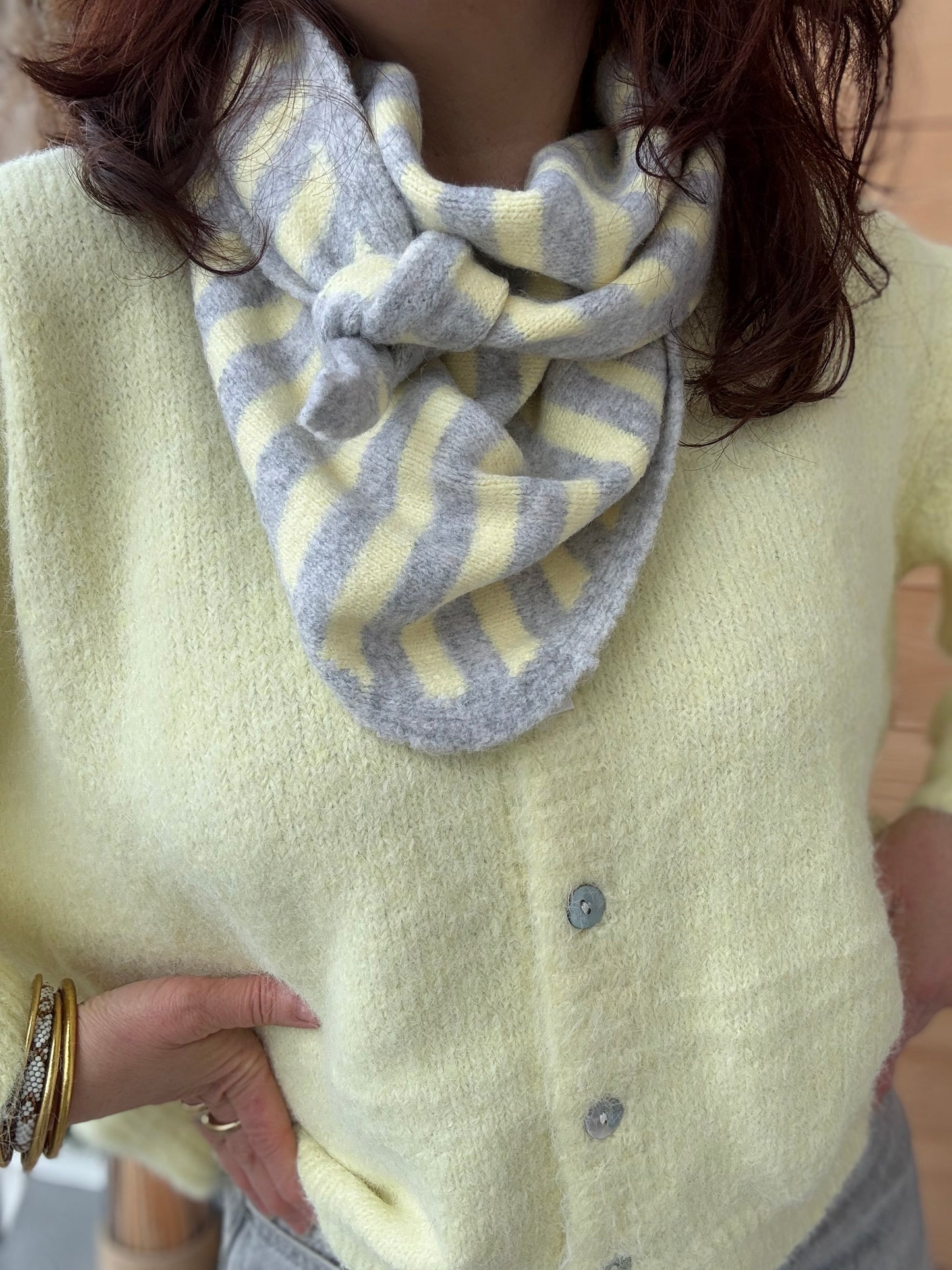 Foulard echarpe triangle Bonny gris jaune