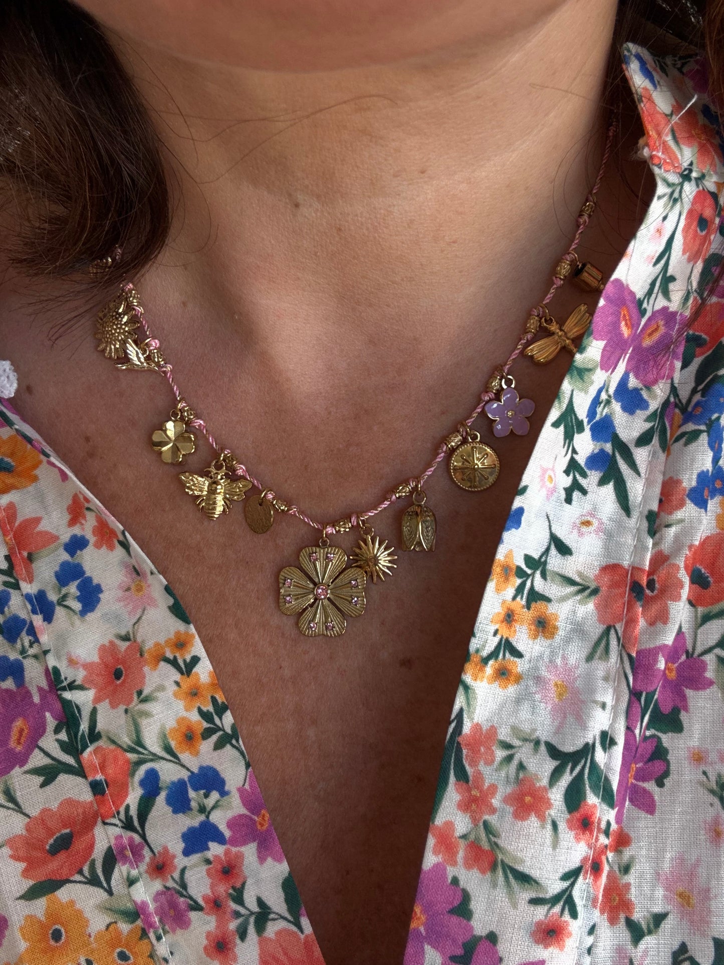 Collier Lora