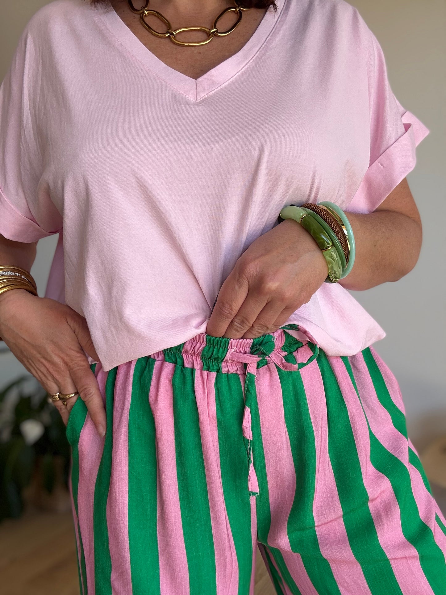 Pantalon rayé rose et vert