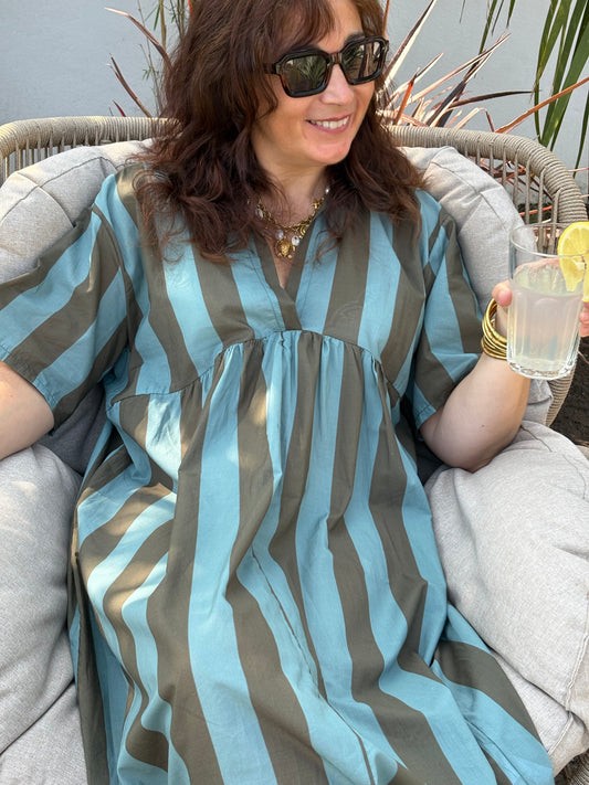 Robe midi kaki et bleu rayées
