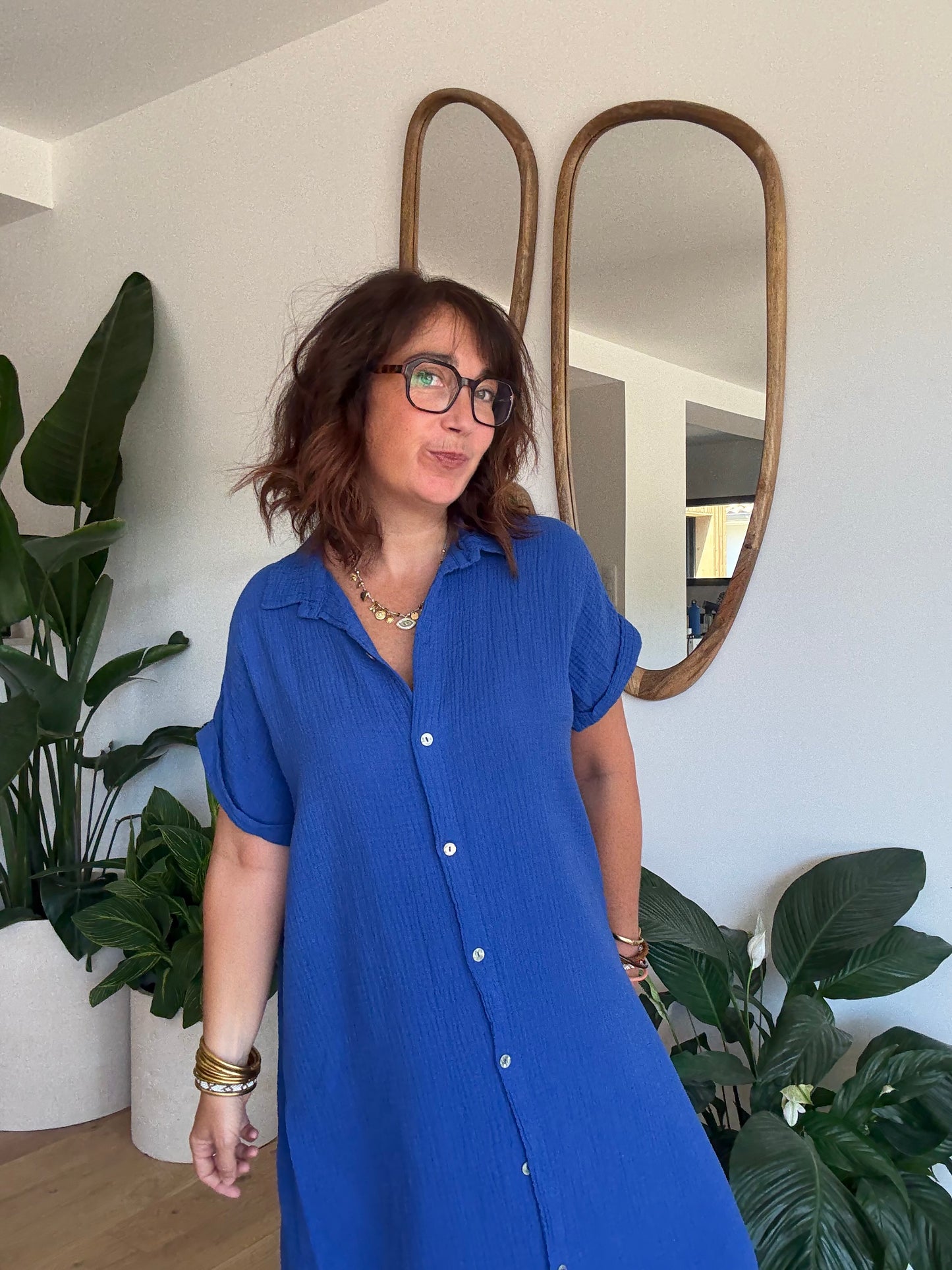 Robe chemise en gaze de coton bleu roi