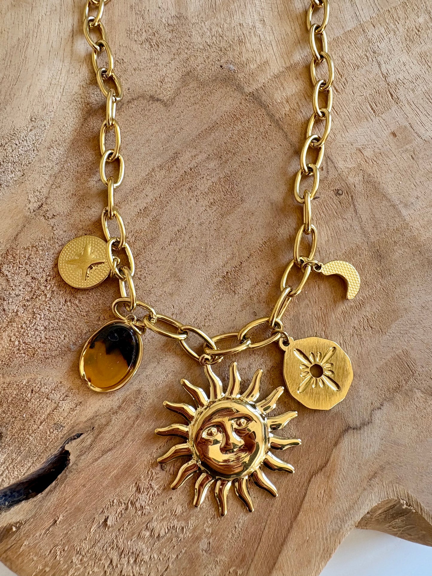 Collier soleil et charms ☀️