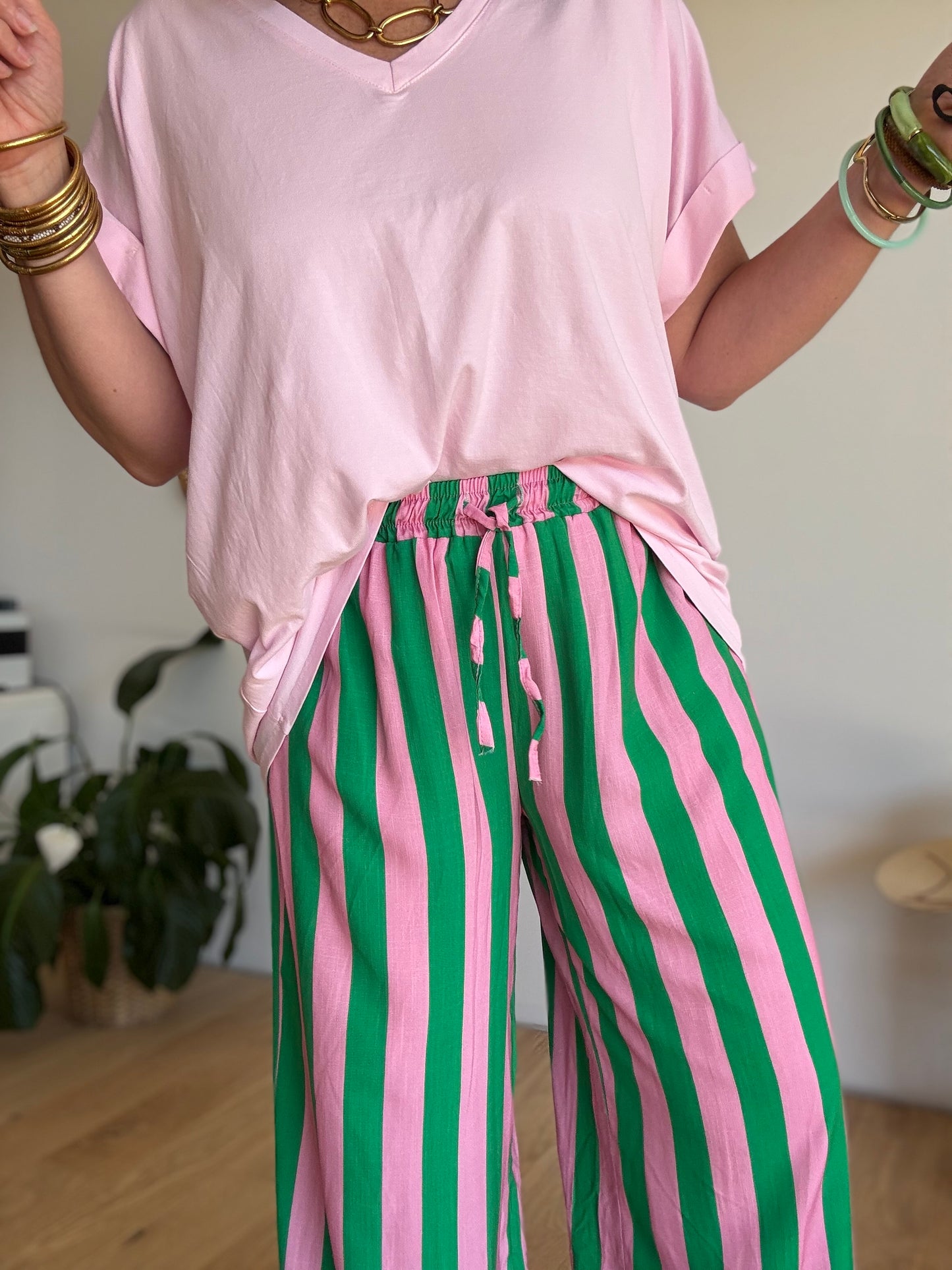 Pantalon rayé rose et vert